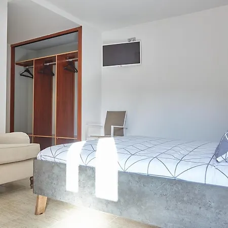 Fontanan 2* La Pola de Gordon